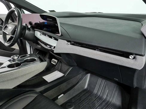 Used 2025 Cadillac Optiq Luxury 2 w/ LPO, Floor Liner Package AWD/4WD image 27