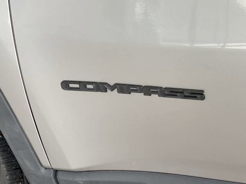 Used 2018 Jeep Compass Latitude w/ Popular Equipment Group AWD/4WD image 12