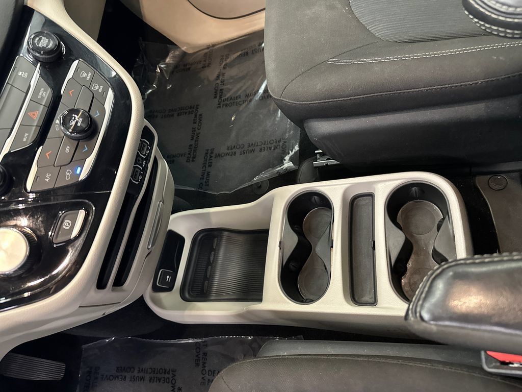 Used 2023 Chrysler Voyager LX FWD image 31