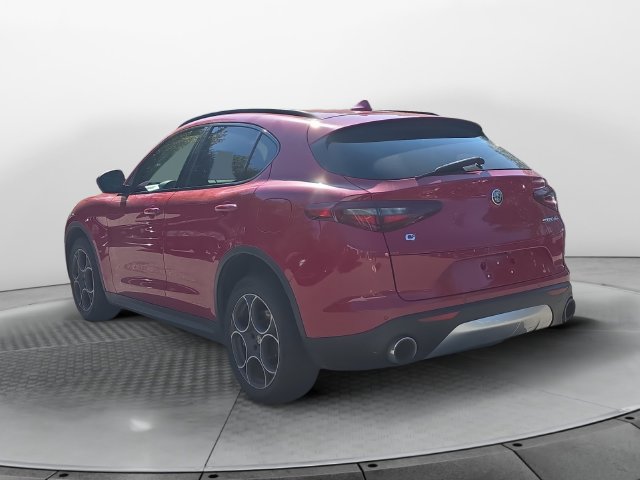 Used 2018 Alfa Romeo Stelvio Sport w/ Quick Order Package 22J Sport AWD/4WD image 3