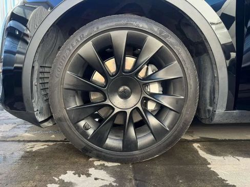 Used 2025 Tesla Model Y Long Range AWD/4WD image 18