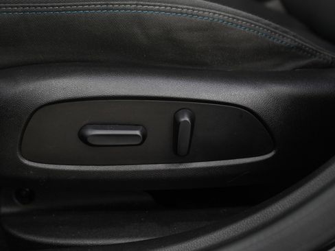 Used 2019 Chevrolet Cruze LT w/ Convenience Package image 26