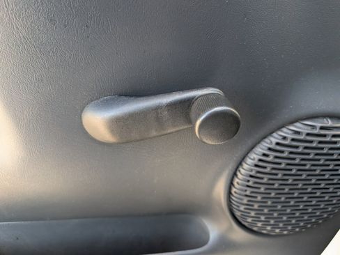 Used 2000 Chevrolet Silverado 1500 2WD Regular Cab w/ Exterior Appearance Pkg image 10