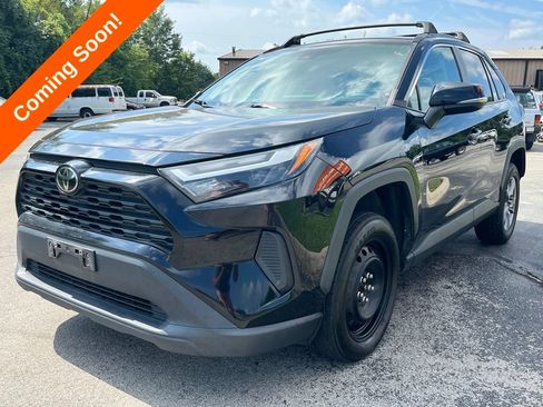 Used 2022 Toyota RAV4 XLE AWD/4WD image 5
