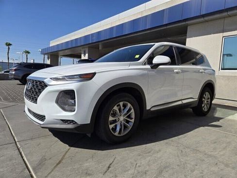Used 2019 Hyundai Santa Fe SE image 2