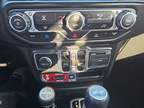Used 2022 Jeep Wrangler Unlimited Rubicon 4xe AWD/4WD image 22