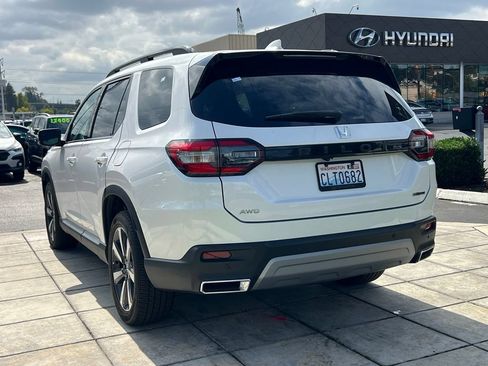 Used 2024 Honda Pilot Touring image 9