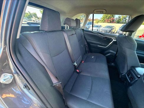 Used 2021 Toyota RAV4 LE AWD/4WD image 28