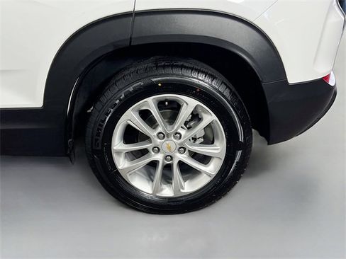 Used 2024 Chevrolet TrailBlazer LS image 25