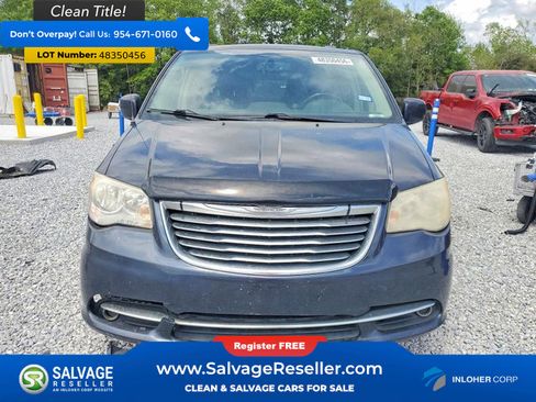 Used 2014 Chrysler Town & Country Touring FWD image 7