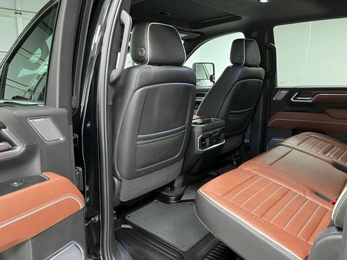 Used 2025 GMC Sierra 3500 Denali Ultimate AWD/4WD image 45