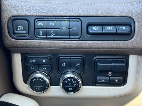 Used 2021 GMC Yukon Denali w/ Denali Ultimate Package AWD/4WD image 45