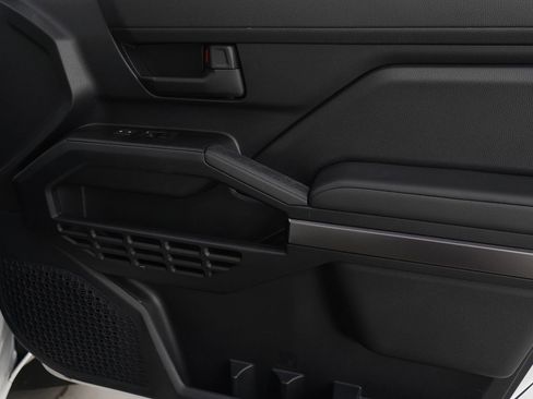 Used 2025 Toyota 4Runner SR5 image 9