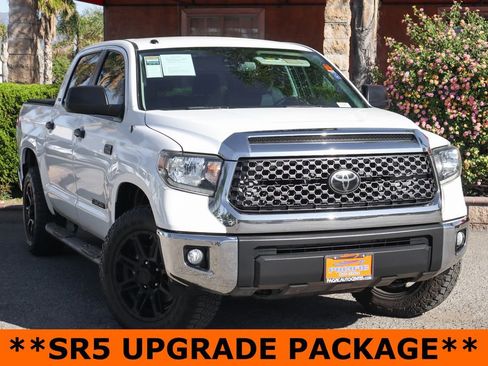 Used 2018 Toyota Tundra SR5 w/ SR5 Upgrade Package AWD/4WD image 2
