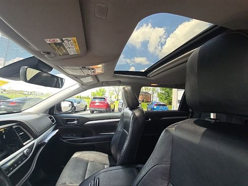 Used 2019 Toyota Highlander XLE AWD/4WD image 15