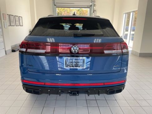 Used 2025 Volkswagen Atlas Cross Sport SEL R-Line image 3