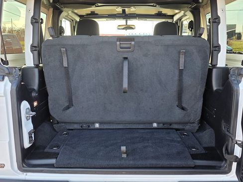 Used 2020 Jeep Wrangler Sport image 29
