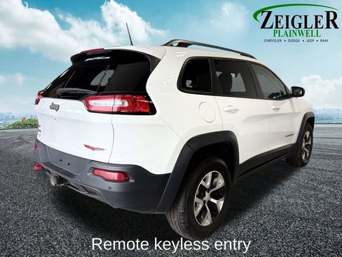 Used 2018 Jeep Cherokee Trailhawk AWD/4WD image 6
