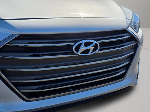 Used 2017 Hyundai Elantra Limited w/ Limited Tech Package 04 image 9