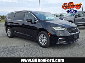 Used 2025 Chrysler Pacifica Select video 1