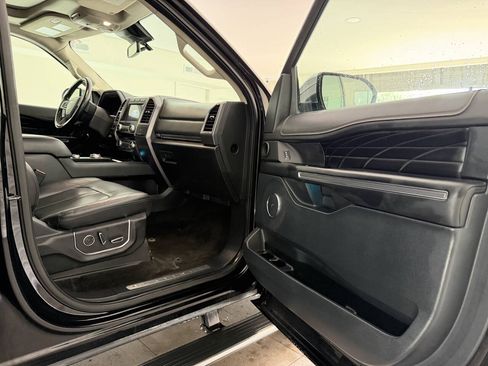 Used 2018 Ford Expedition Platinum AWD/4WD image 30