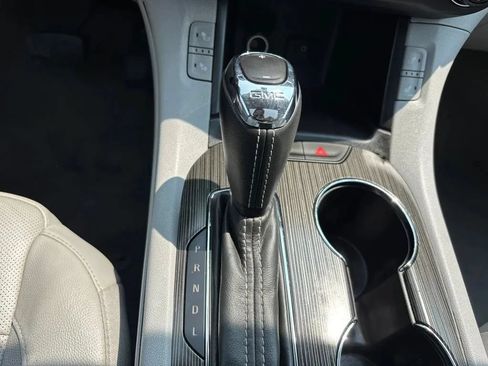 Used 2017 GMC Acadia SLT AWD/4WD image 32