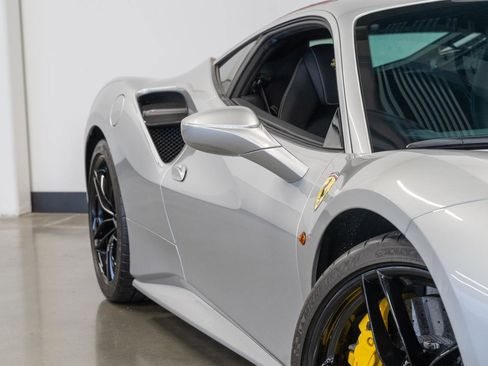 Used 2018 Ferrari 488 GTB image 39