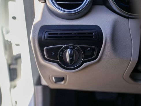 Used 2021 Mercedes-Benz GLC 300 image 17