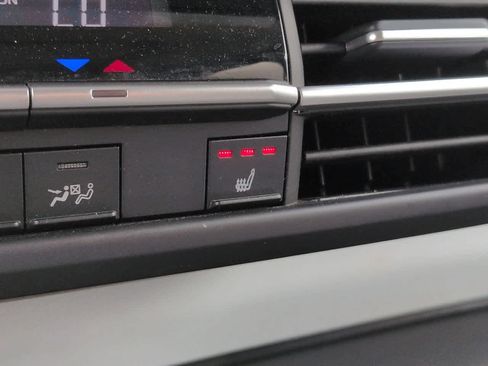Certified 2025 Toyota Sienna XLE FWD image 23