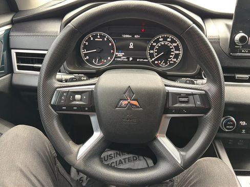 Used 2022 Mitsubishi Outlander ES AWD/4WD image 10