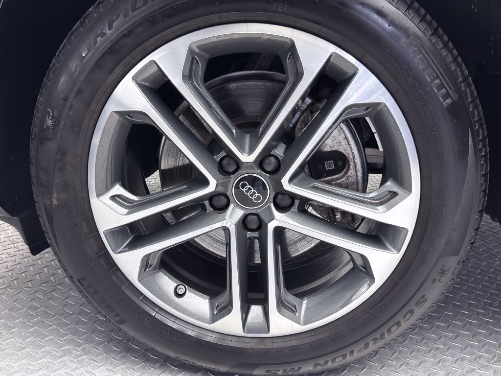Used 2025 Audi Q5 Premium w/ Convenience Package AWD/4WD image 9
