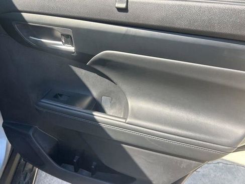 Used 2025 Toyota Highlander XLE image 19