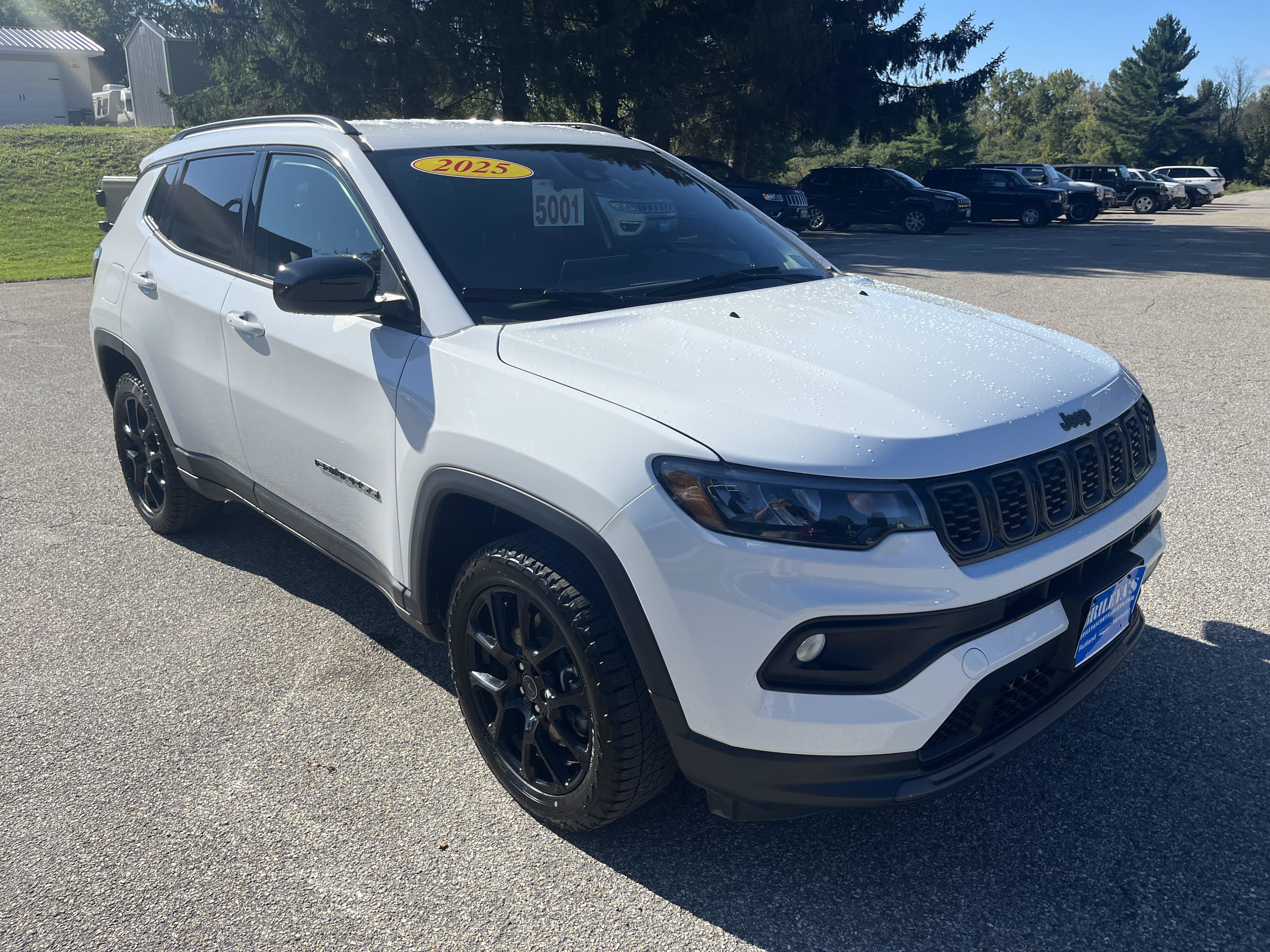 Certified 2025 Jeep Compass Latitude w/ Convenience Group AWD/4WD image 3