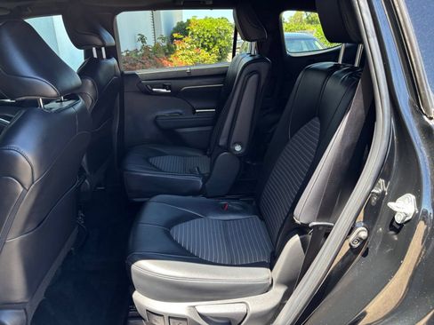 Used 2024 Toyota Highlander XSE FWD image 27