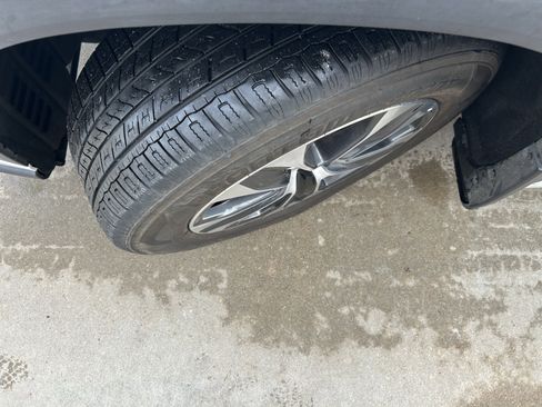 Certified 2023 Toyota Highlander XLE image 10