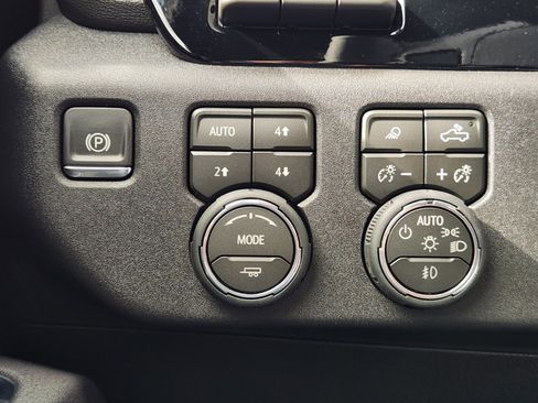 New 2026 Chevrolet Silverado 2500 LTZ w/ LTZ Convenience Package image 15