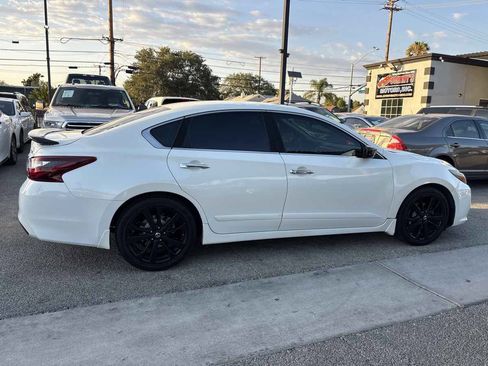Used 2017 Nissan Altima 2.5 SR w/ Midnight Edition Package FWD image 10