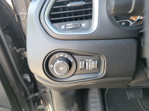 Used 2021 Jeep Renegade Latitude w/ Convenience Group FWD image 25