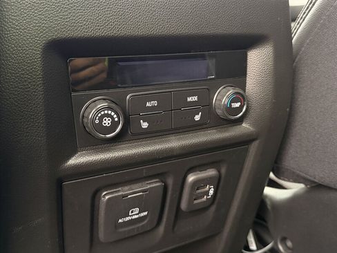 Used 2023 Chevrolet Traverse High Country AWD/4WD image 46