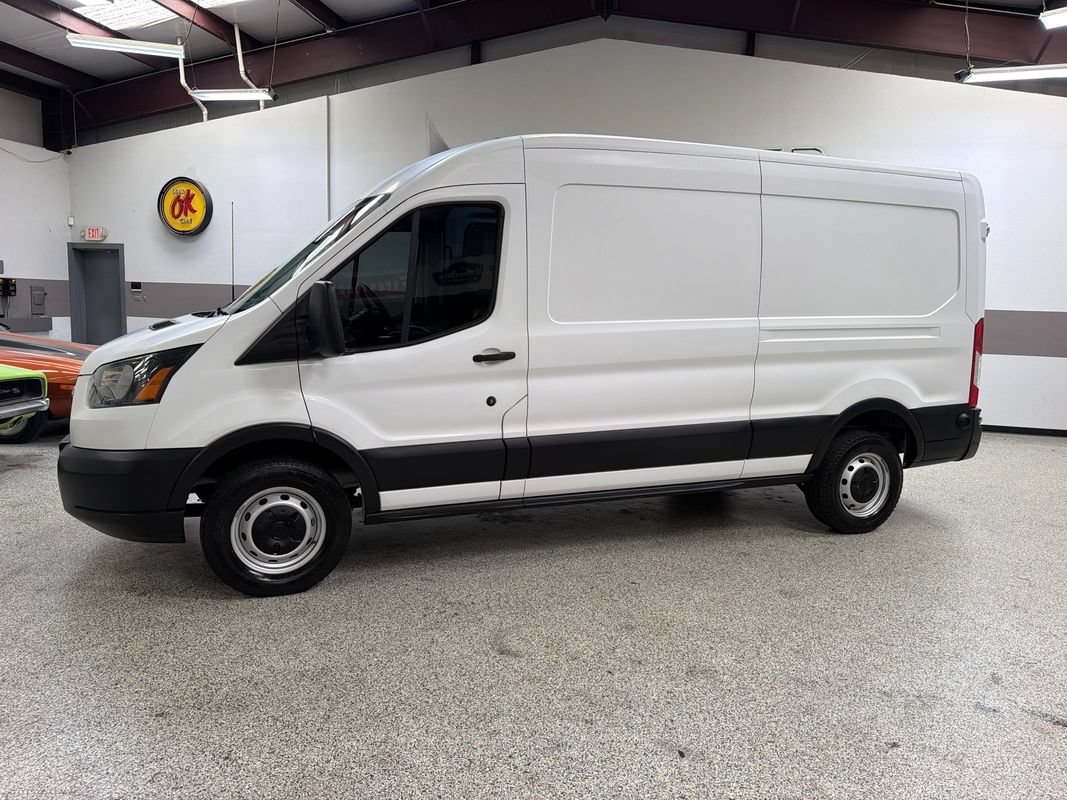 Used 2019 Ford Transit 250 148 Medium Roof RWD image 2
