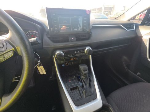 Used 2019 Toyota RAV4 LE FWD image 8