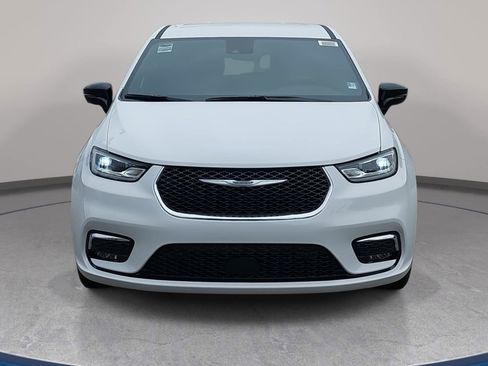 New 2026 Chrysler Pacifica Select image 2