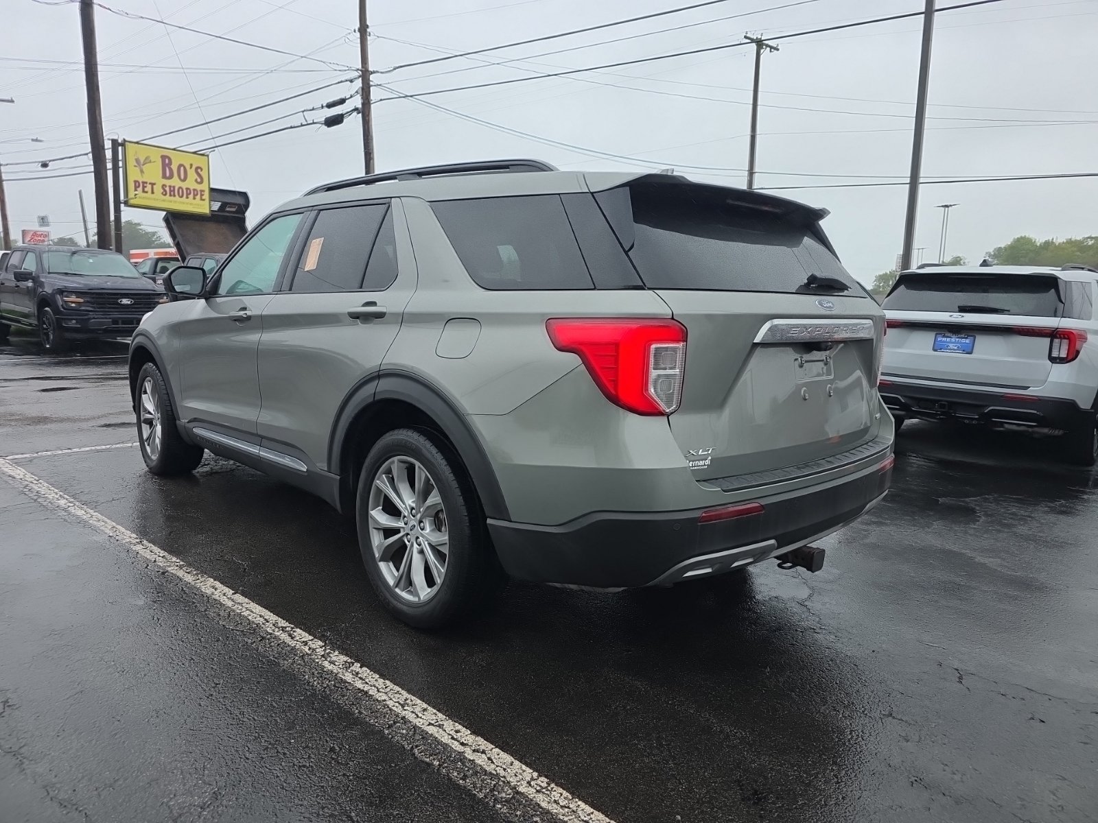 Used 2020 Ford Explorer XLT w/ Equipment Group 202A AWD/4WD image 5