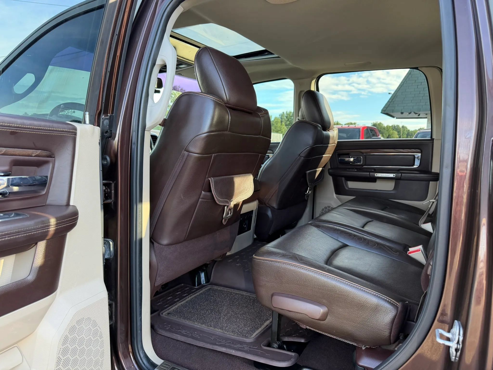 Used 2014 RAM 3500 Laramie Longhorn AWD/4WD image 17
