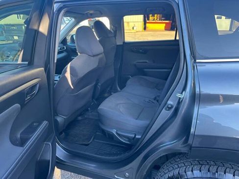 Used 2023 Toyota Highlander LE AWD/4WD image 10