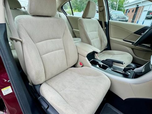 Used 2015 Honda Accord EX image 11