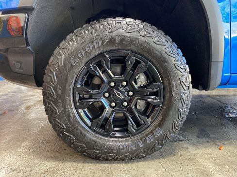 Used 2023 Chevrolet Silverado 1500 ZR2 w/ Technology Package image 8