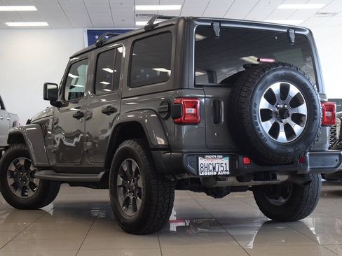 Used 2018 Jeep Wrangler Unlimited Sahara AWD/4WD image 5