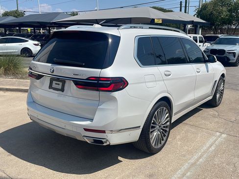 Used 2025 BMW X7 xDrive40i w/ Premium Package AWD/4WD image 4