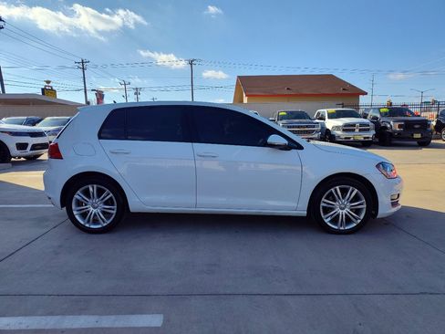 Used 2016 Volkswagen Golf SE image 3